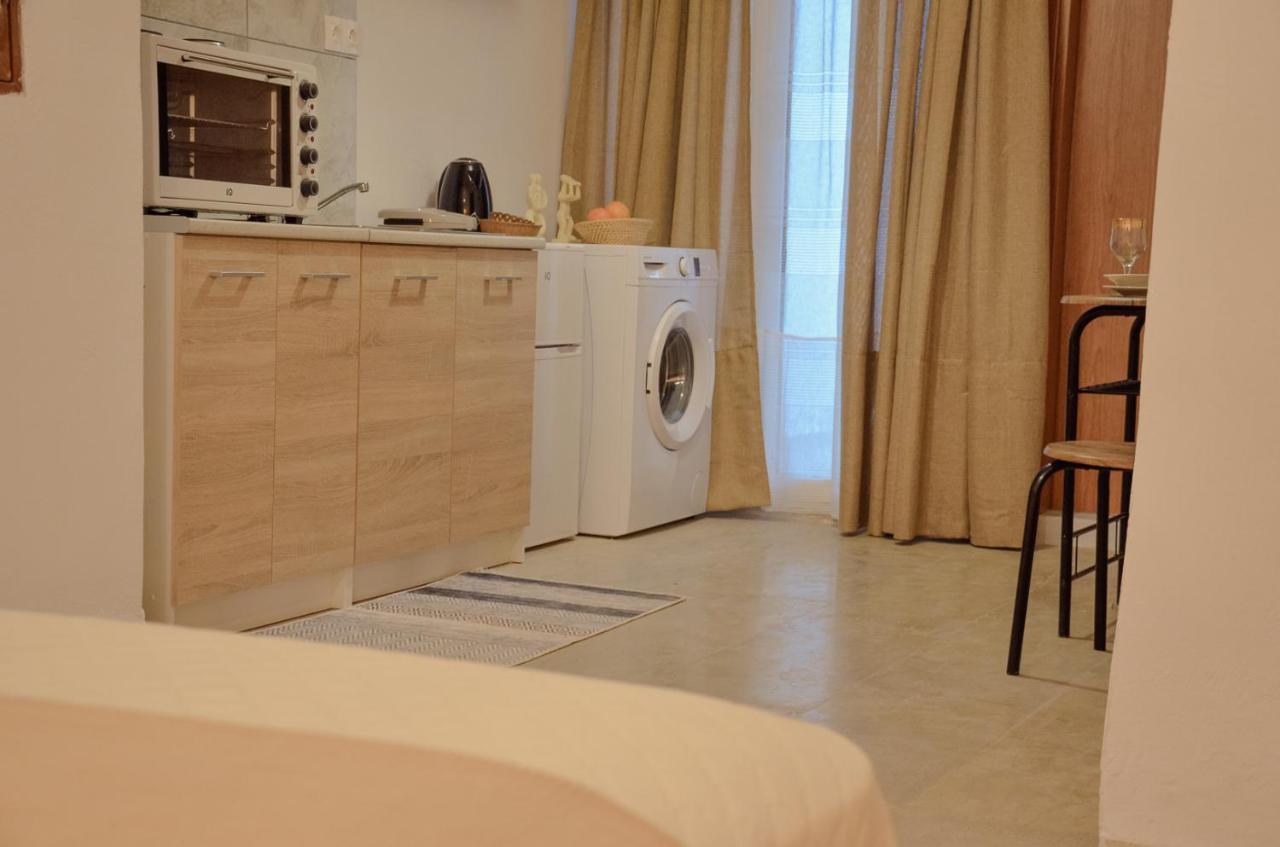 Vel Boutique Suites アギア・ガリニ エクステリア 写真
