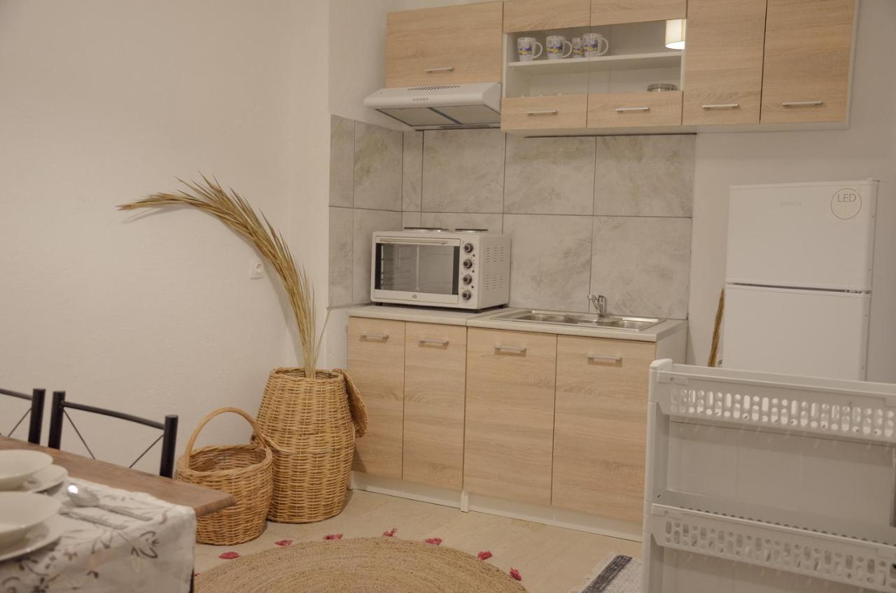 Vel Boutique Suites アギア・ガリニ エクステリア 写真