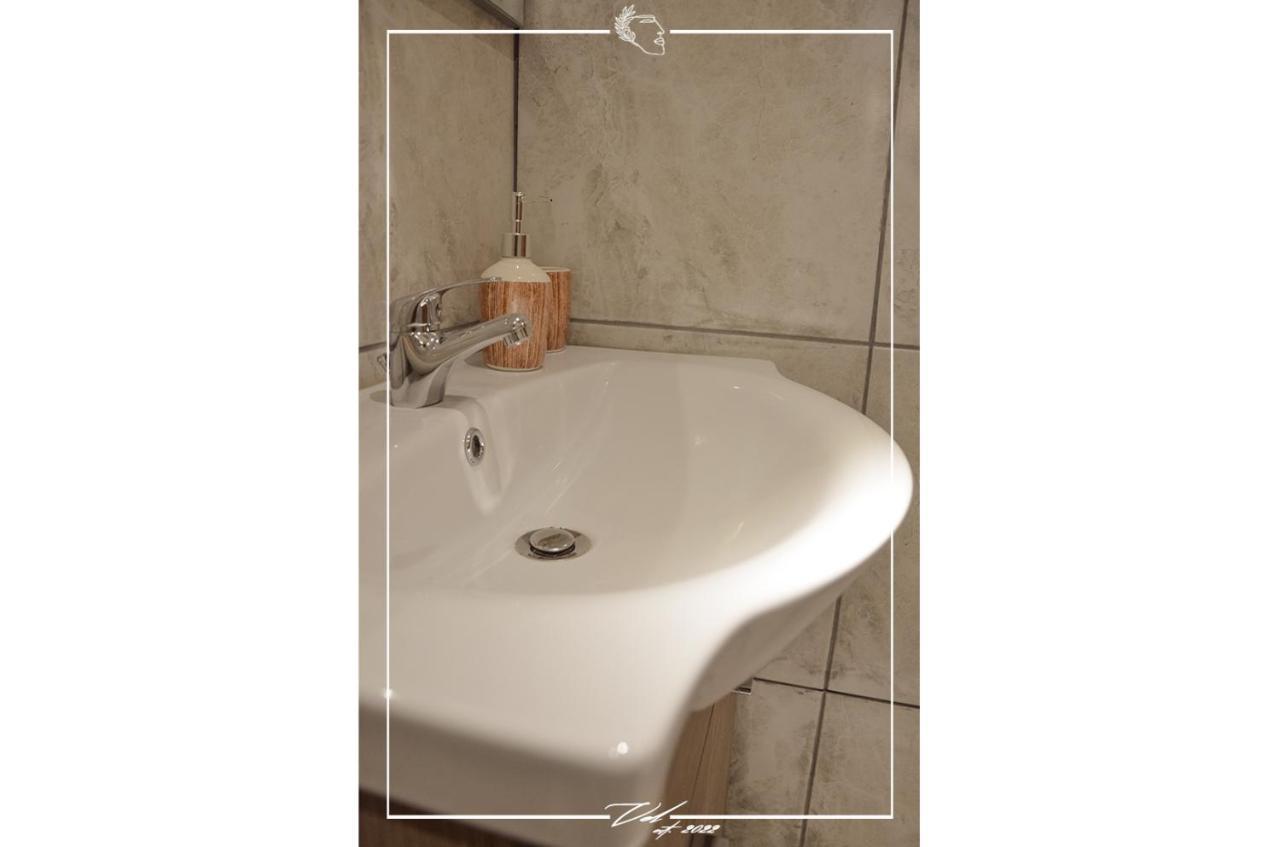 Vel Boutique Suites アギア・ガリニ エクステリア 写真