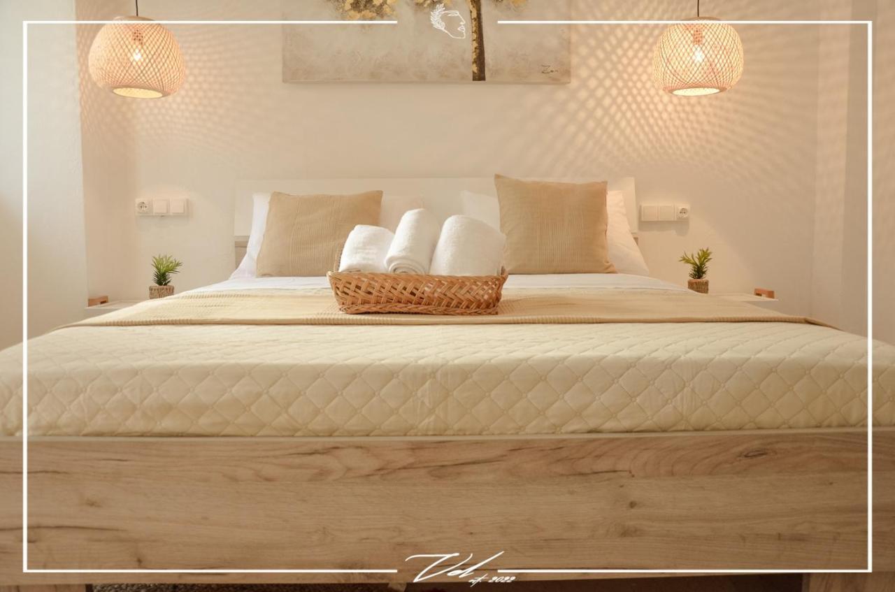 Vel Boutique Suites アギア・ガリニ エクステリア 写真